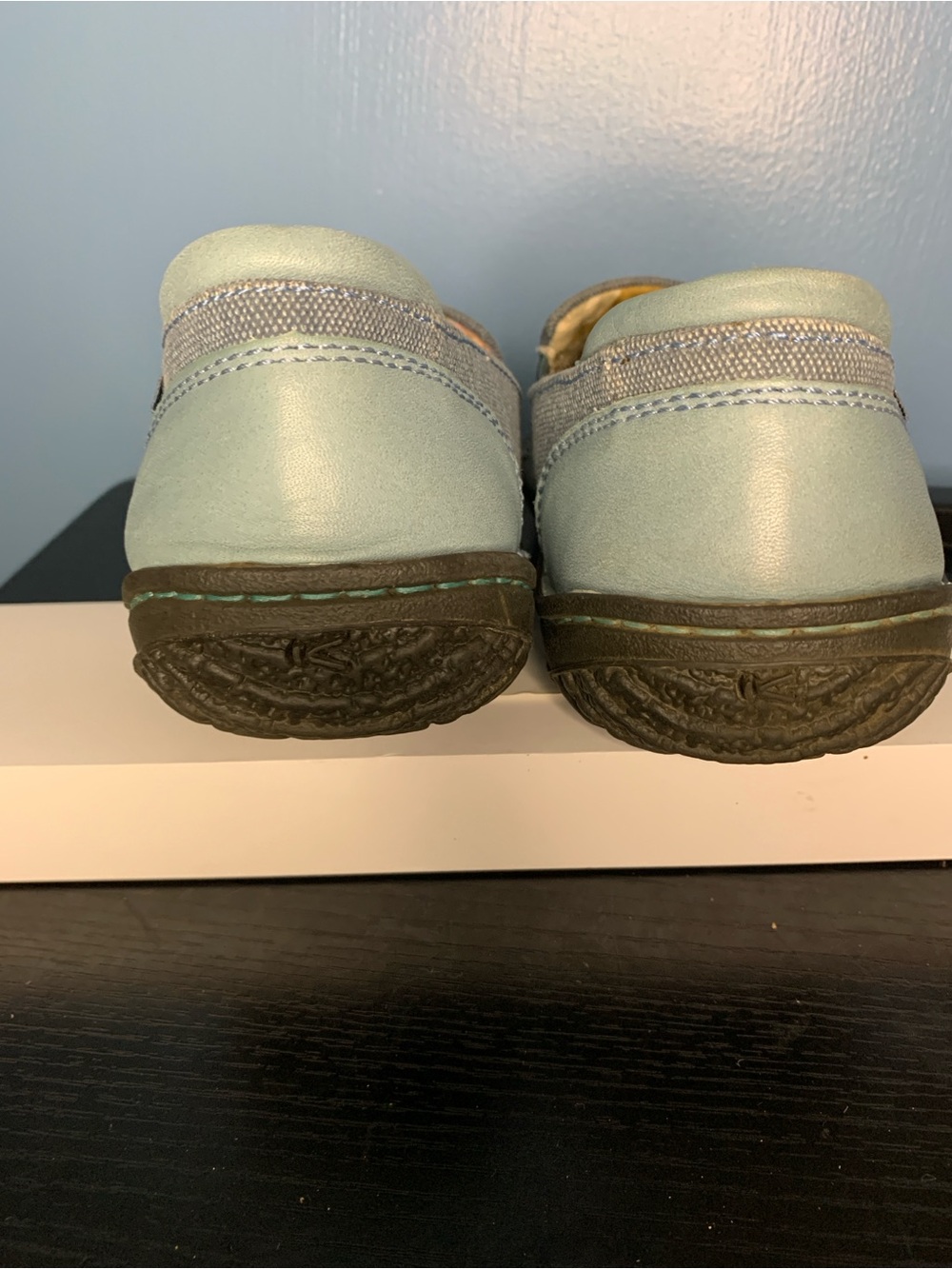 Keen Summer Golden Canvas Shoes in Denim Blue with Floral Yellow Lining - Picture 4 of 6